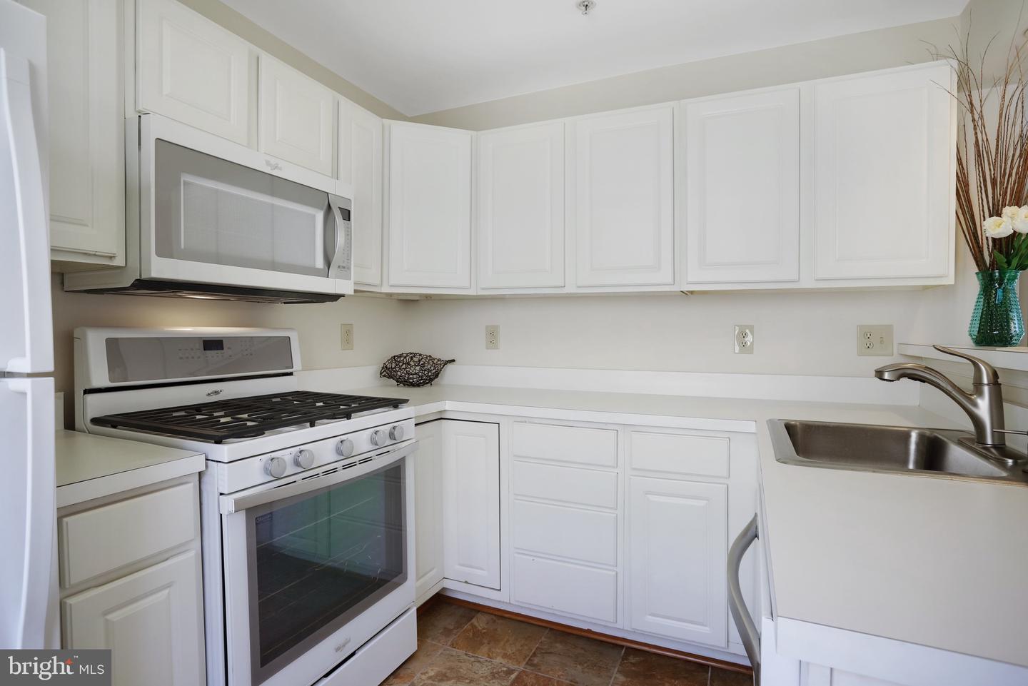 111 Timberbrook Ln #201