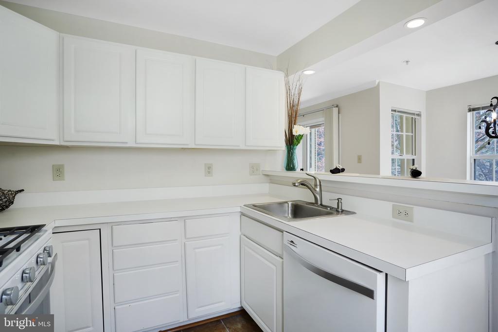 111 Timberbrook Ln #201
