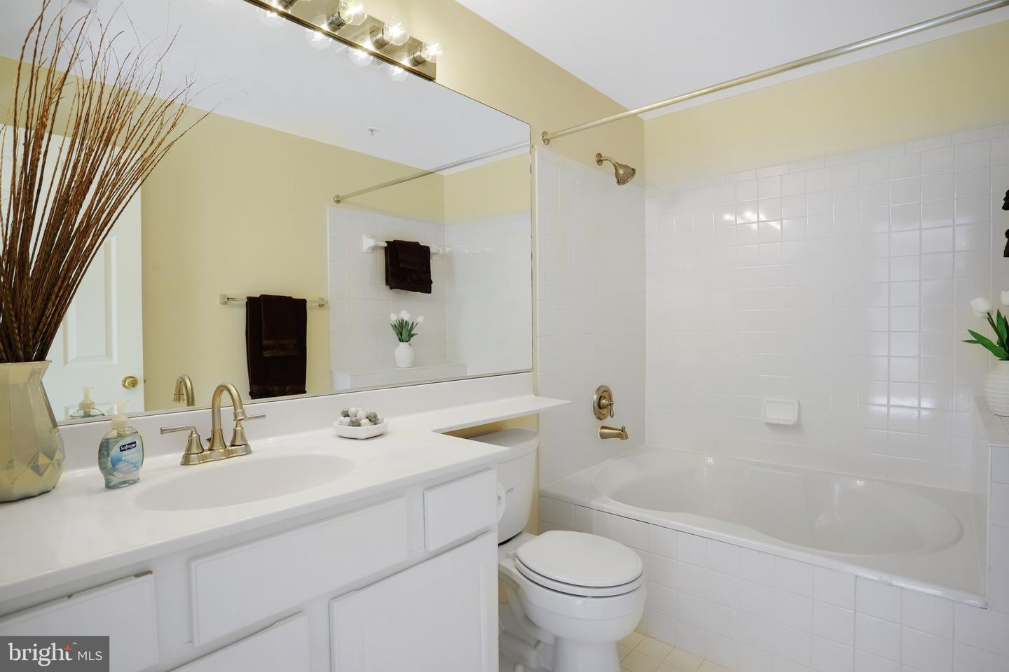 111 Timberbrook Ln #201