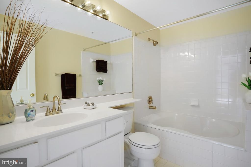 111 Timberbrook Ln #201