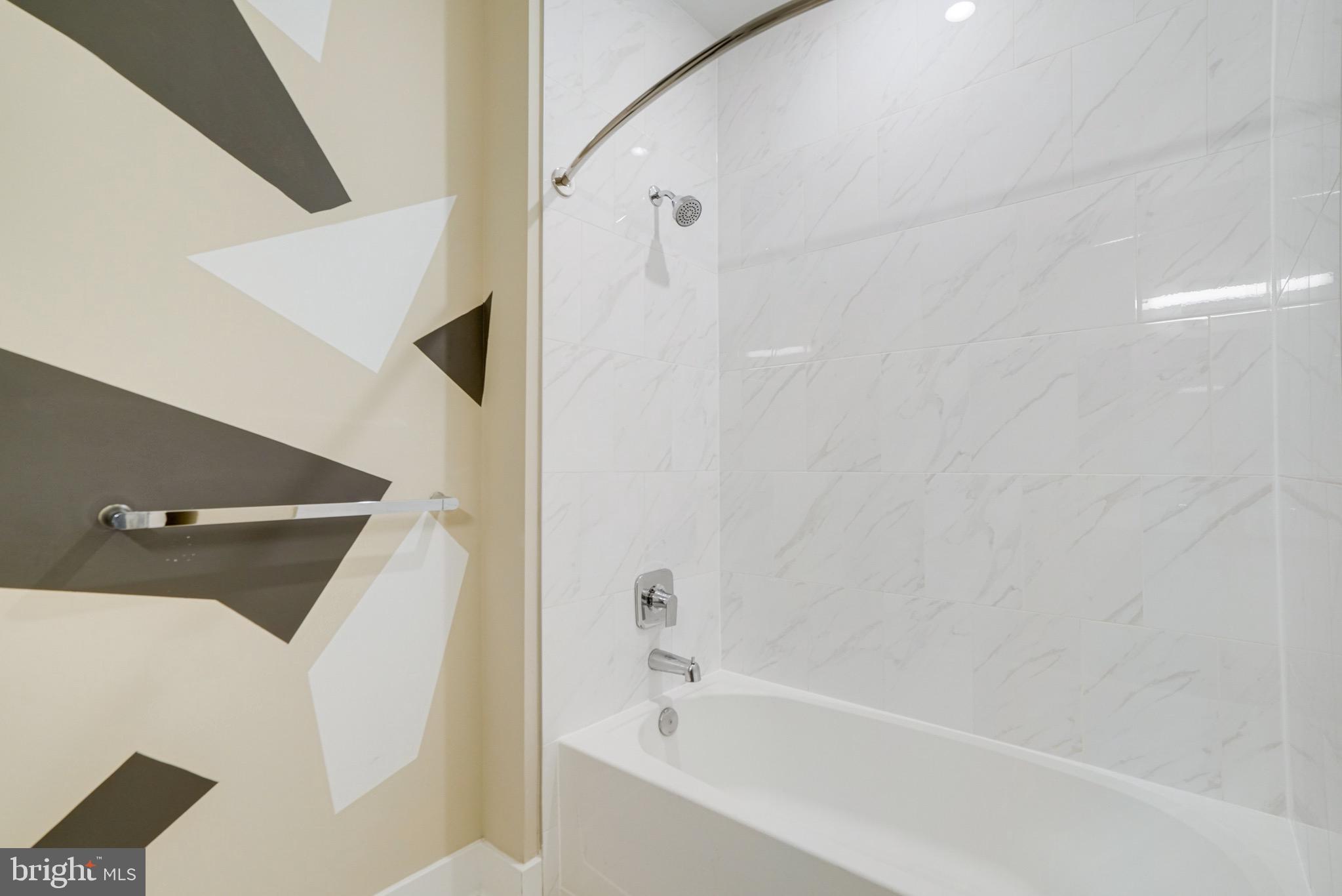 145 RIVERHAVEN DR #135