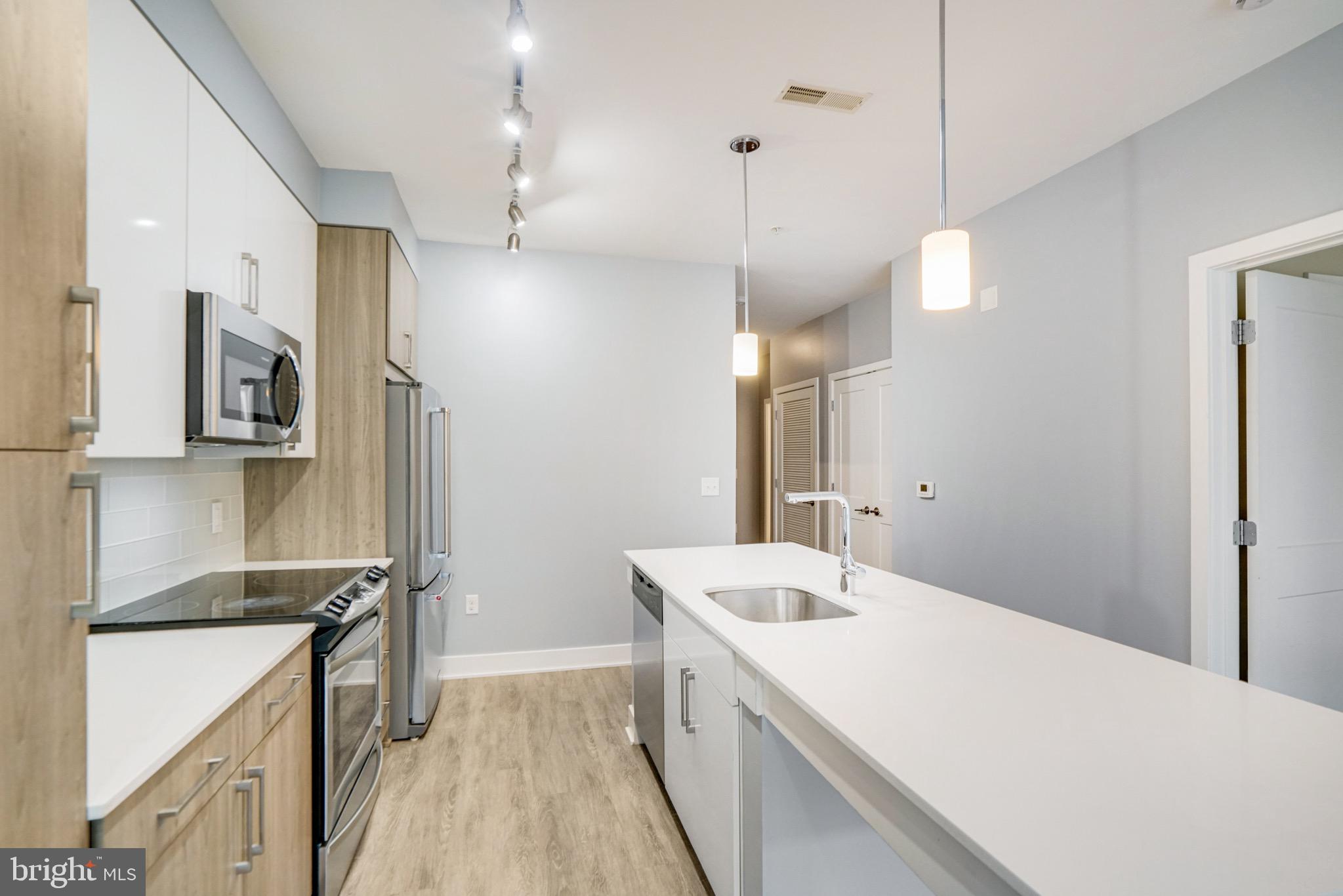 145 RIVERHAVEN DR #135