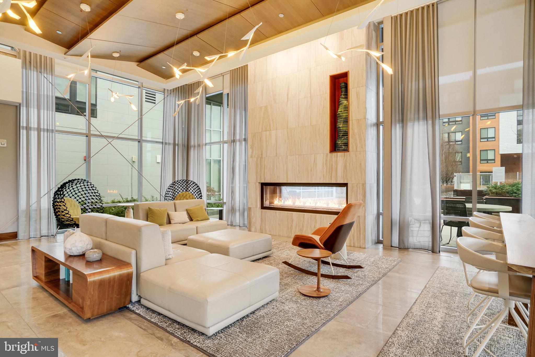 145 RIVERHAVEN DR #135