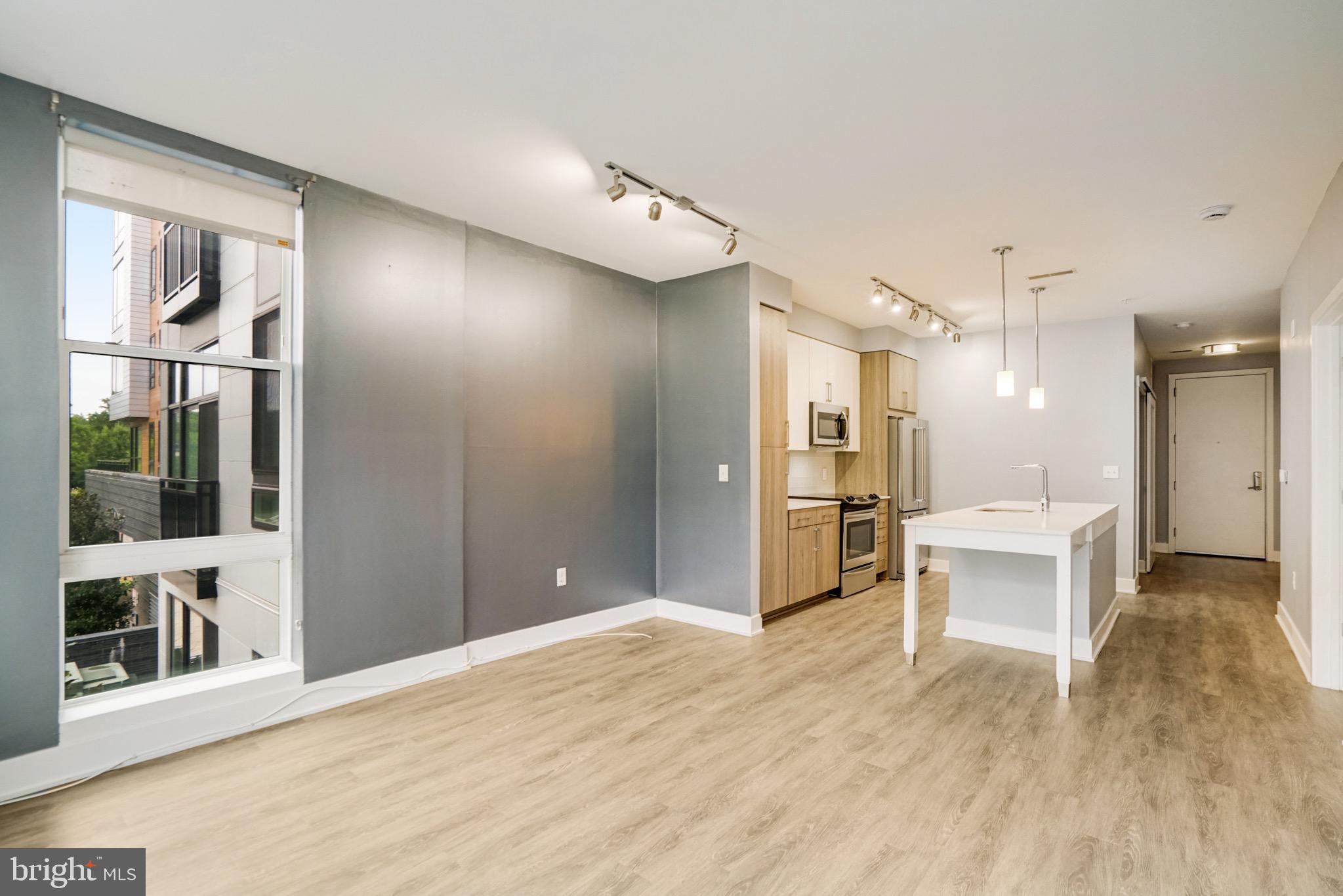 145 RIVERHAVEN DR #135