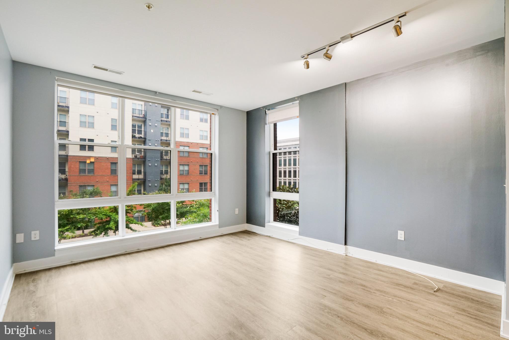 145 RIVERHAVEN DR #135