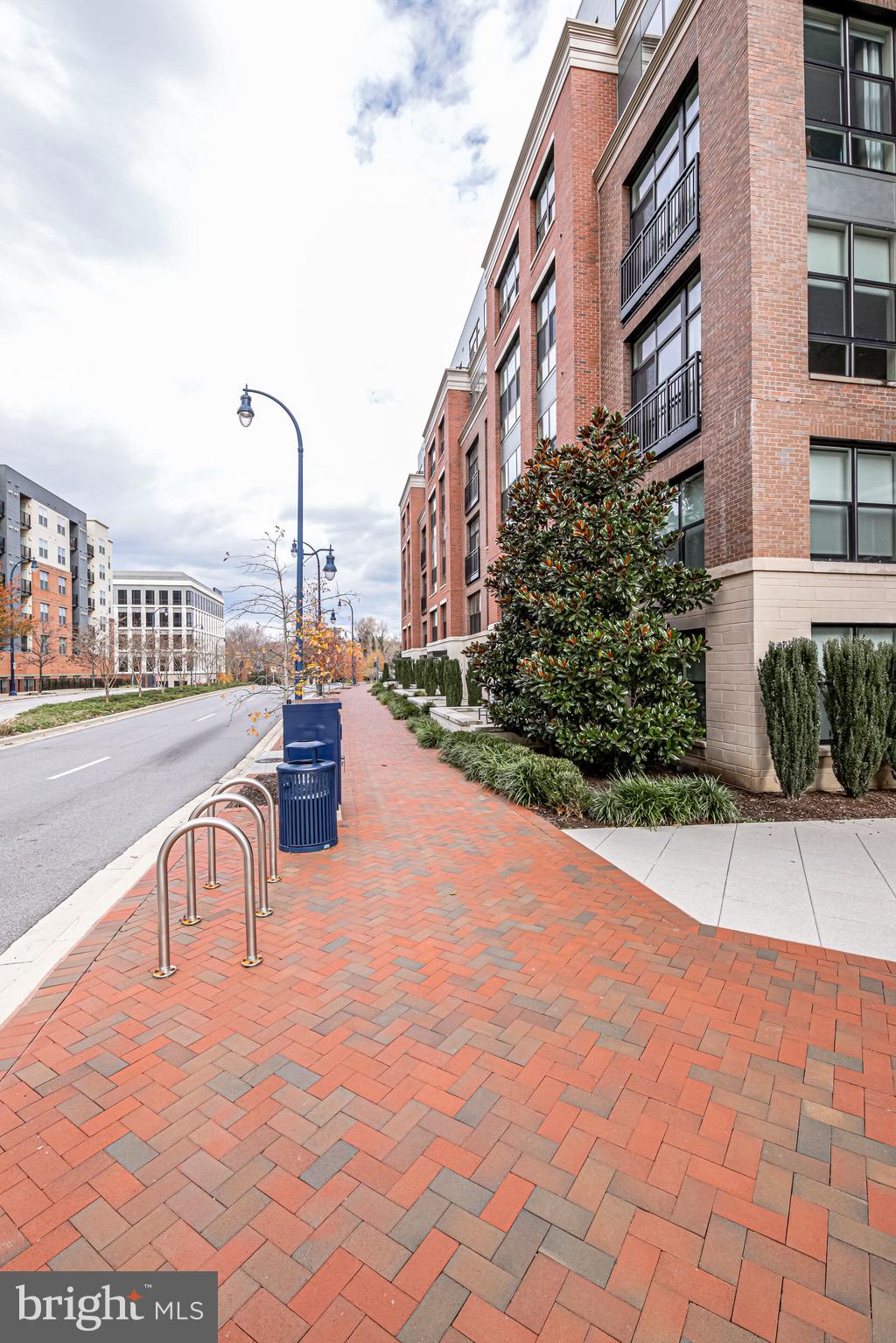 145 RIVERHAVEN DR #135