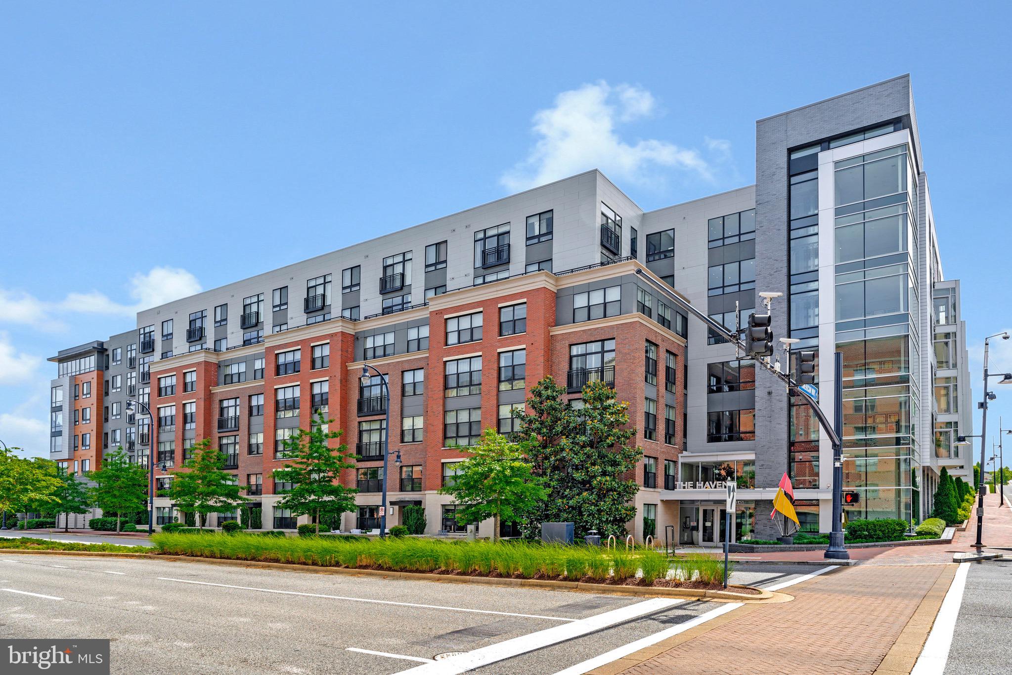 145 RIVERHAVEN DR #135