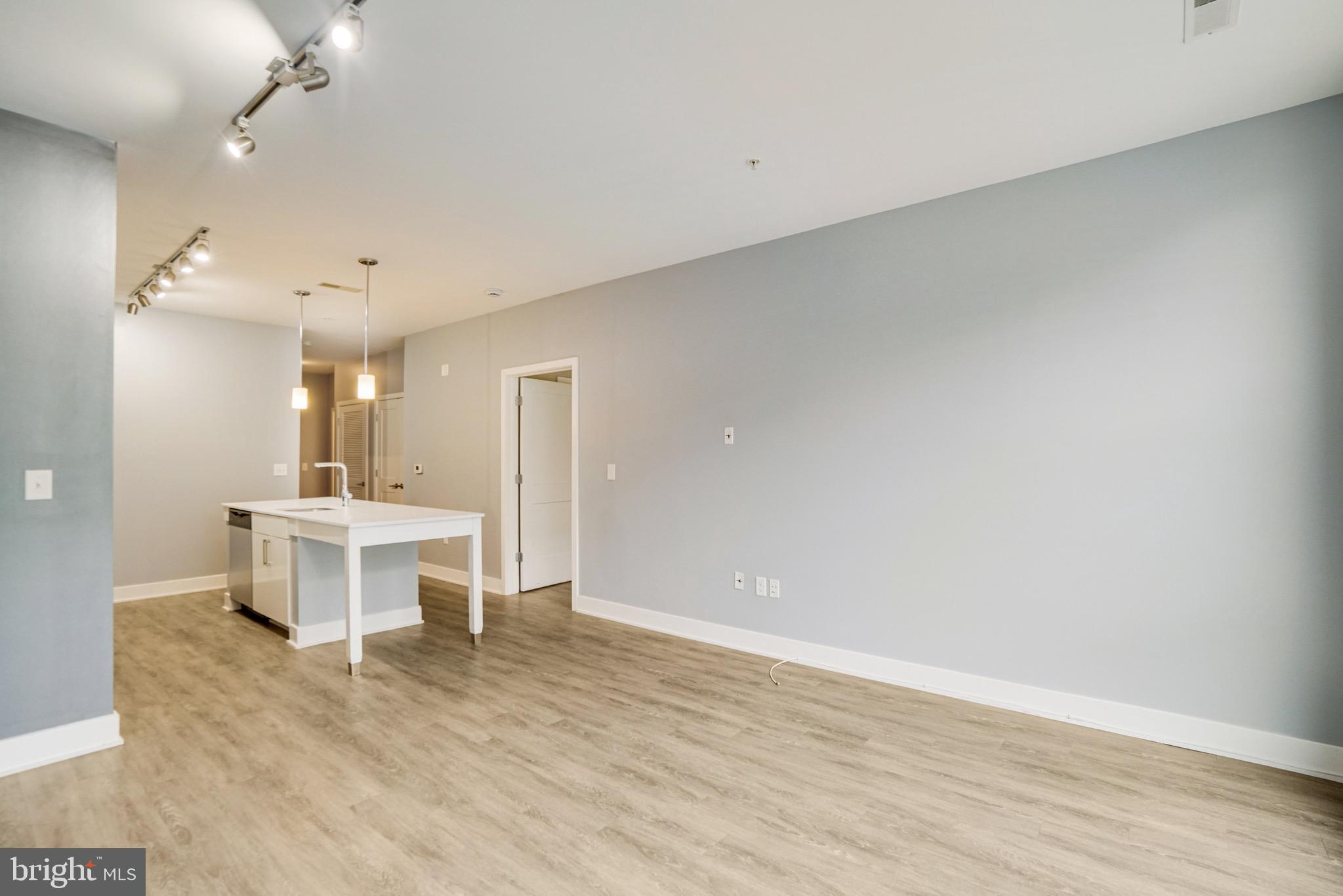 145 RIVERHAVEN DR #135