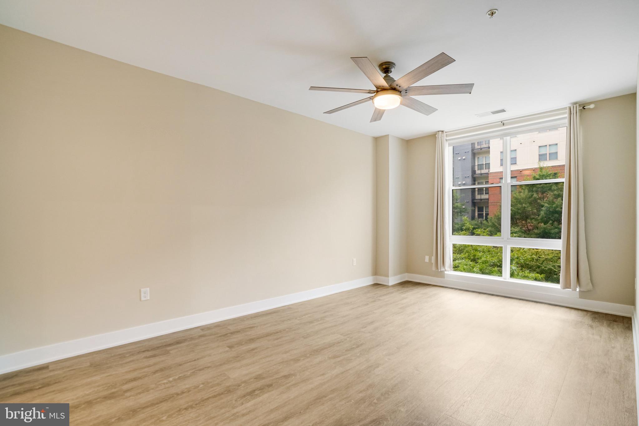 145 RIVERHAVEN DR #135