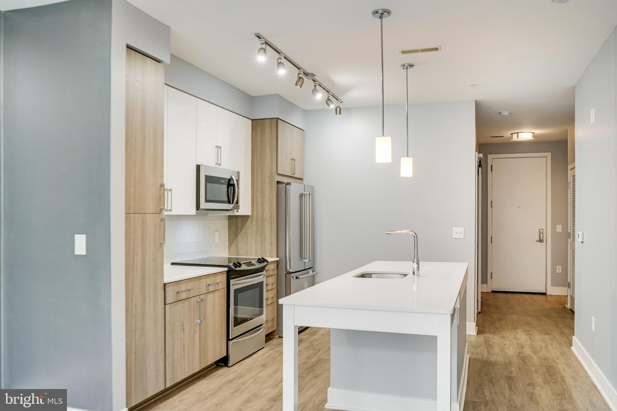 145 RIVERHAVEN DR #135