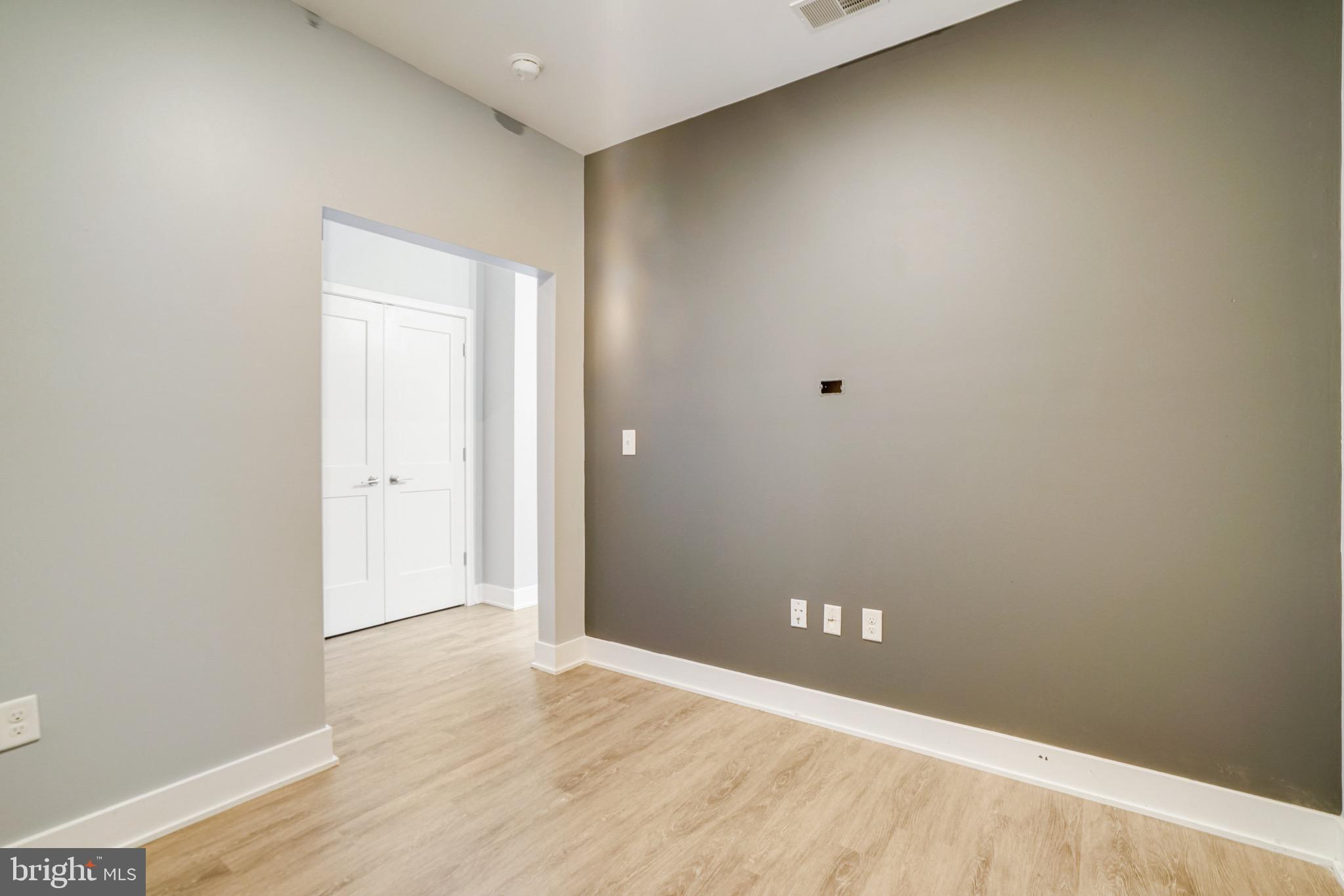 145 RIVERHAVEN DR #135