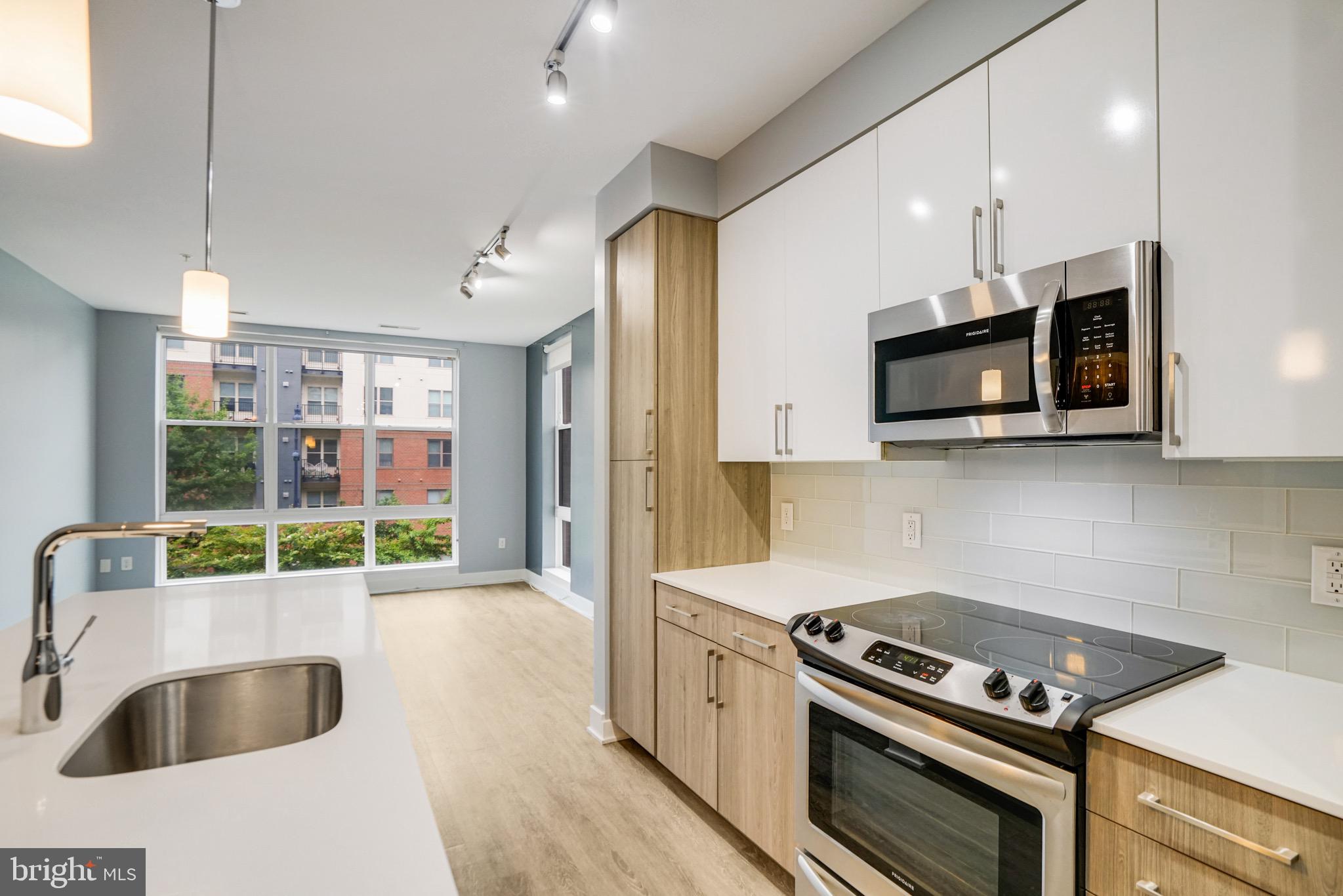 145 RIVERHAVEN DR #135