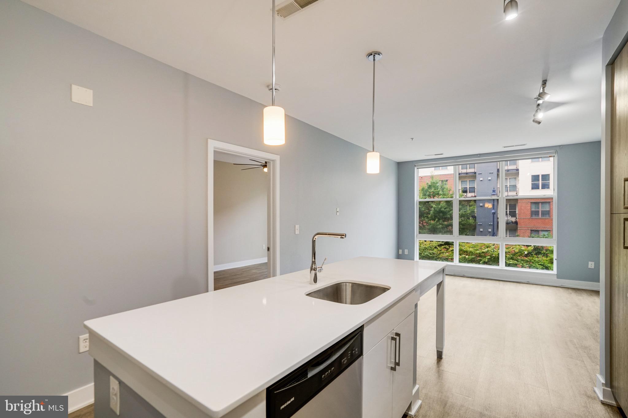 145 RIVERHAVEN DR #135