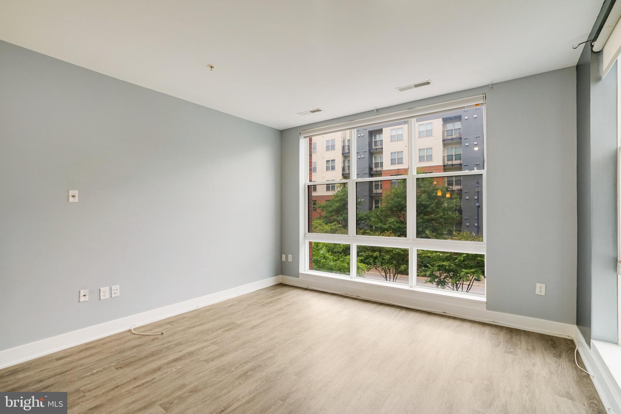 145 RIVERHAVEN DR #135