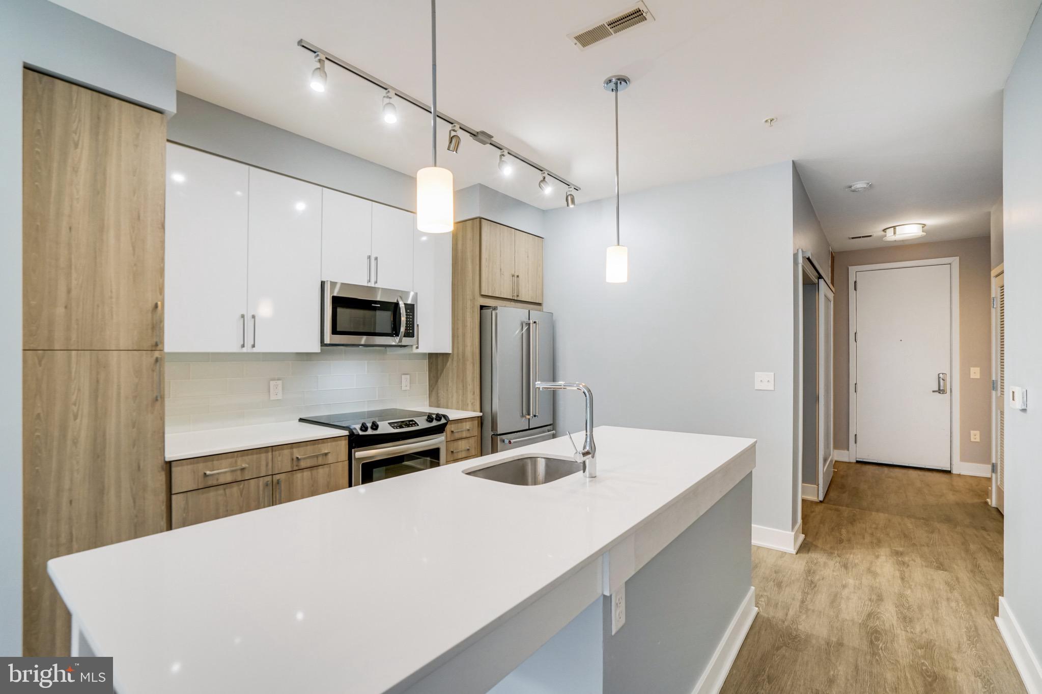 145 RIVERHAVEN DR #135