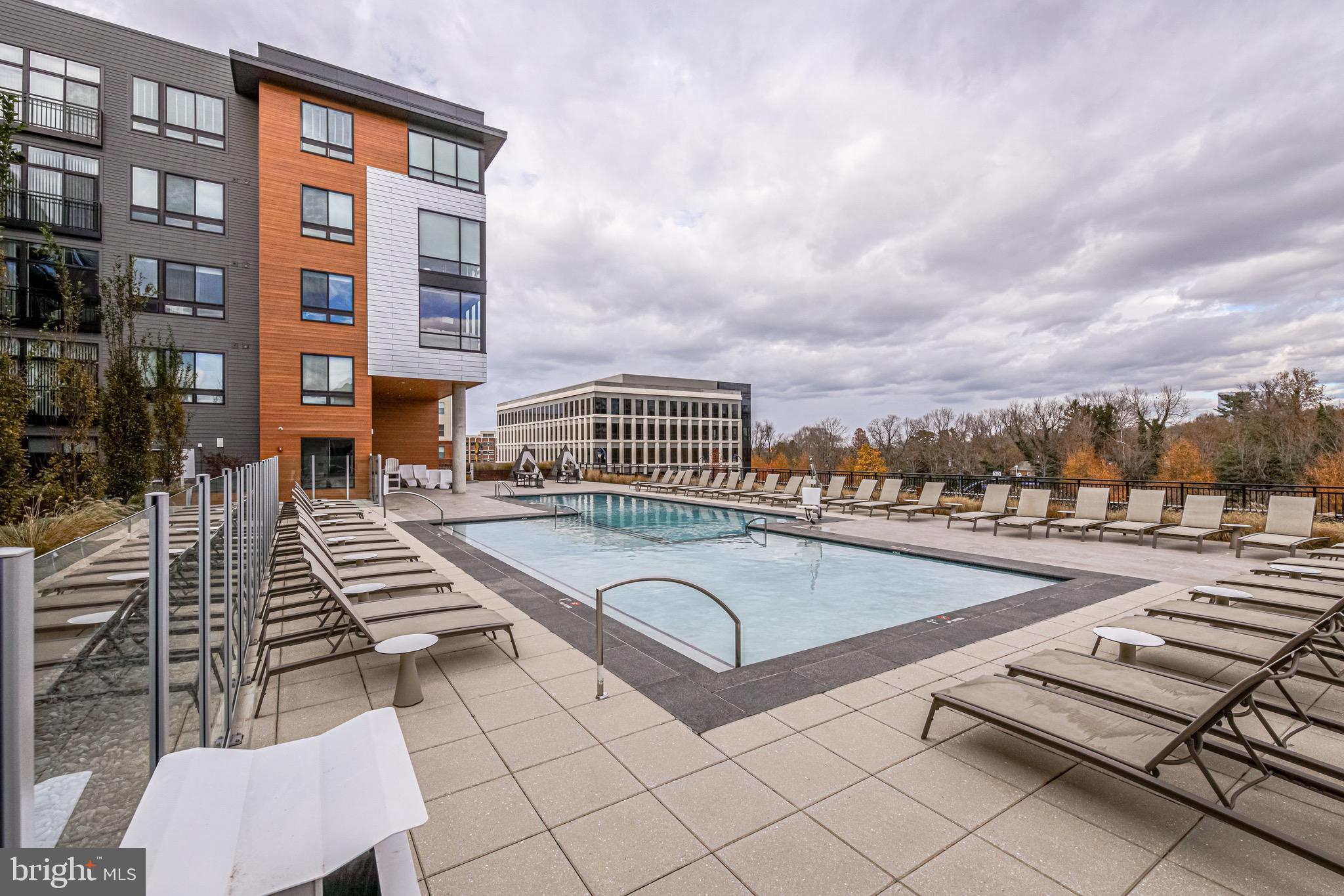 145 RIVERHAVEN DR #135