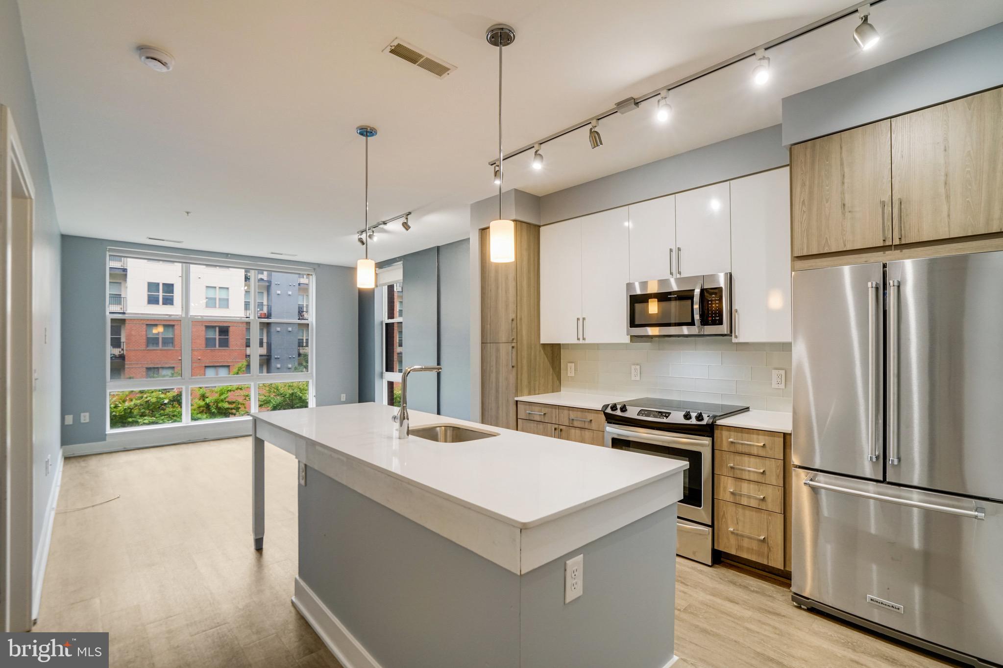 145 RIVERHAVEN DR #135