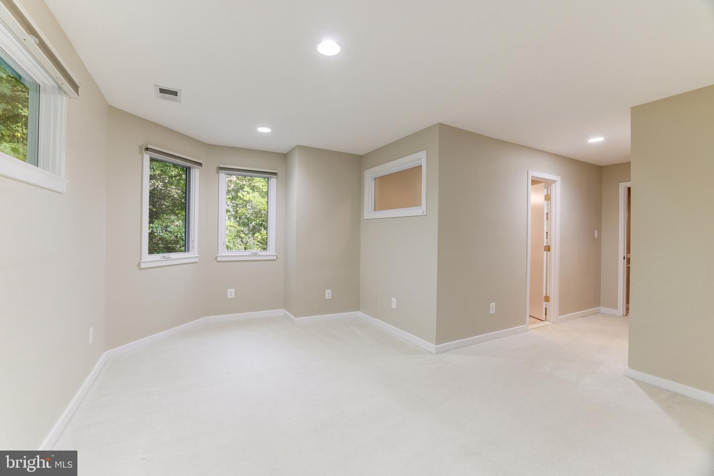 1100 Water Pointe Ln
