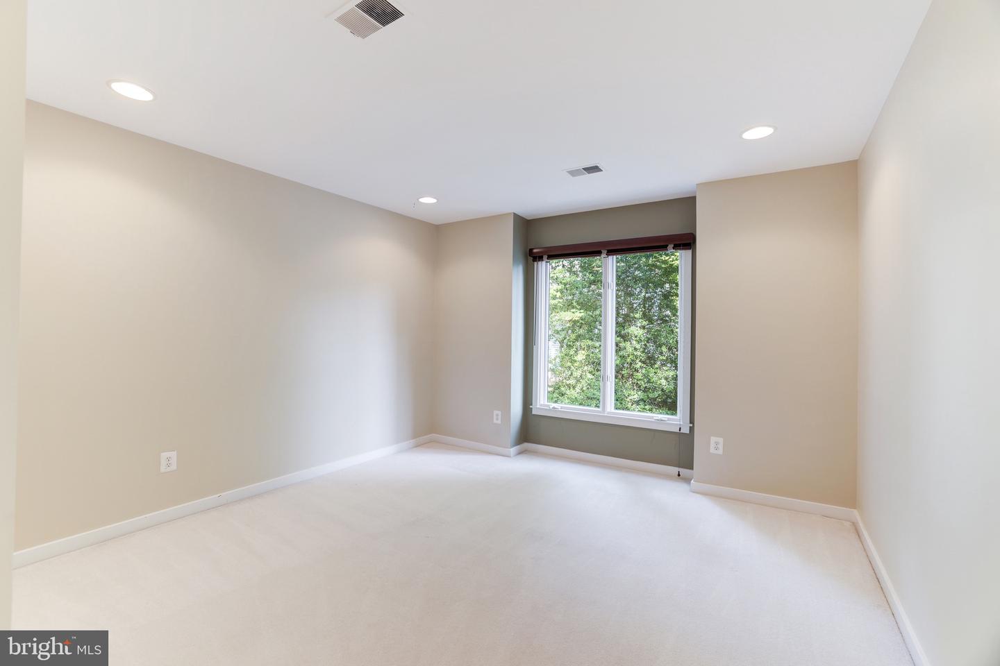 1100 Water Pointe Ln