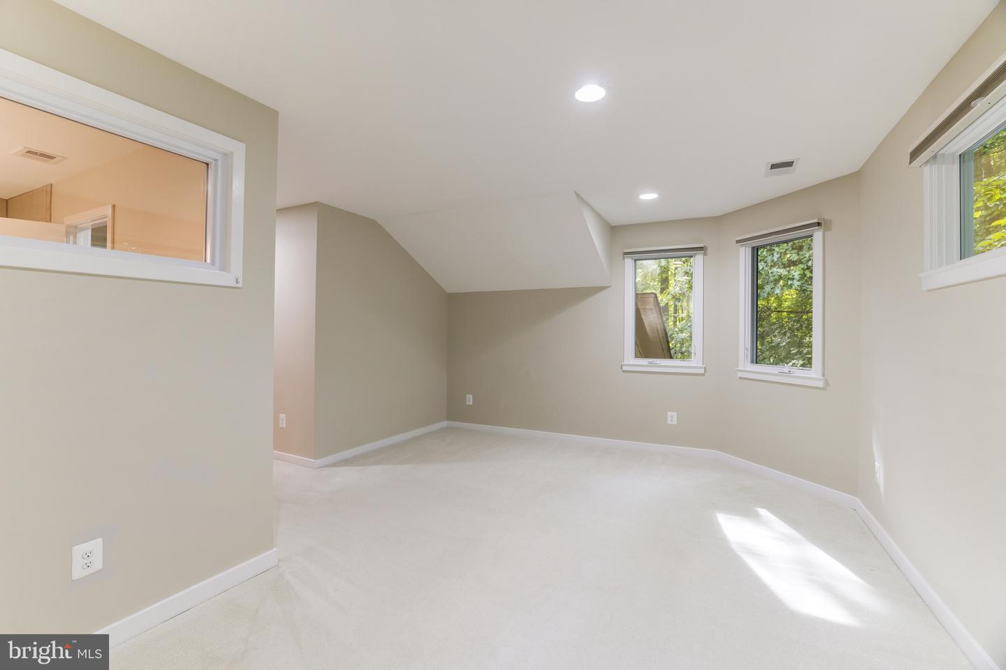 1100 Water Pointe Ln