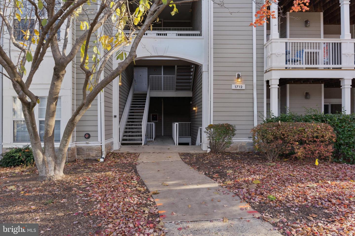 1712 Lake Shore Crest Dr #14