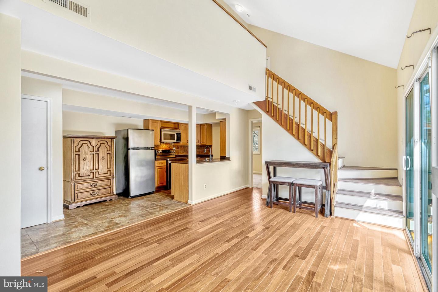 805 Locust St #6