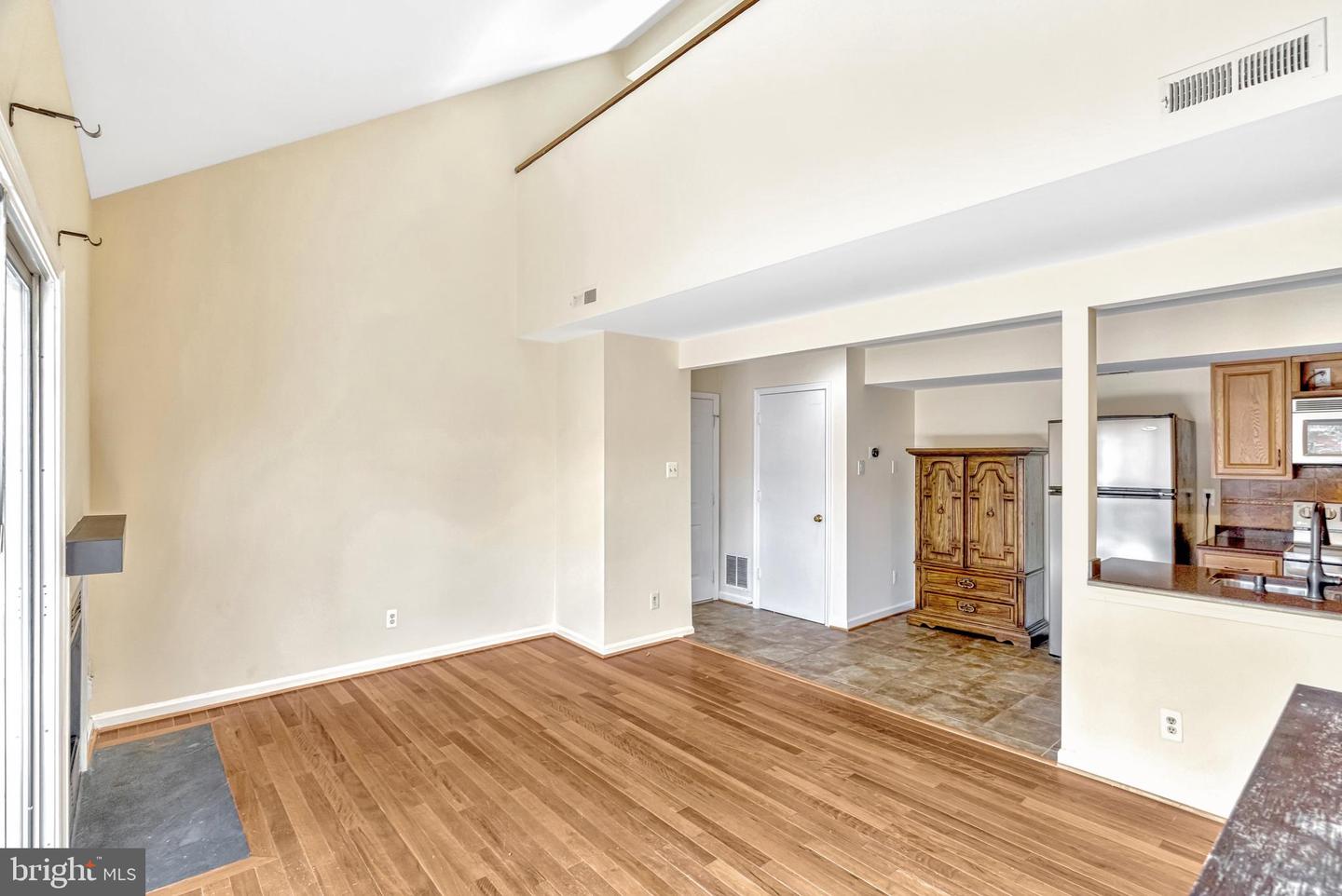 805 Locust St #6