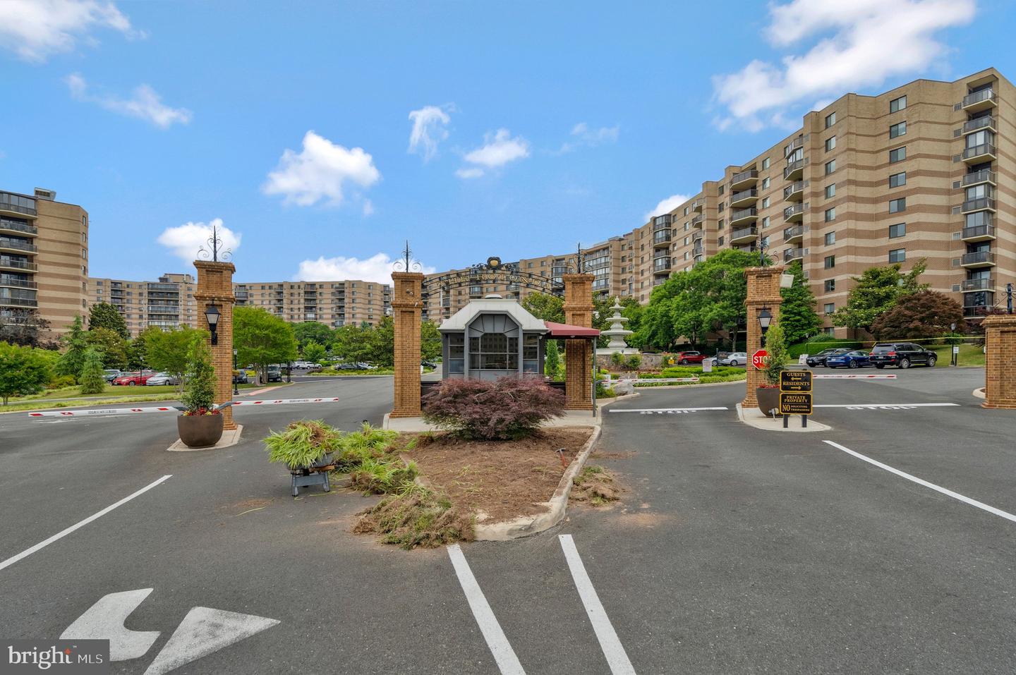 8340 Greensboro Dr #821