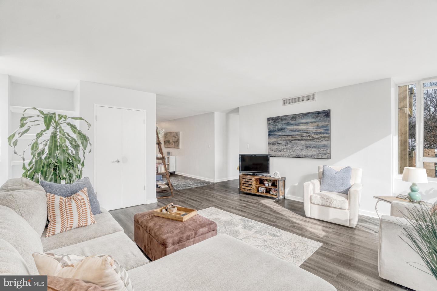 11400 Washington Plz W #303