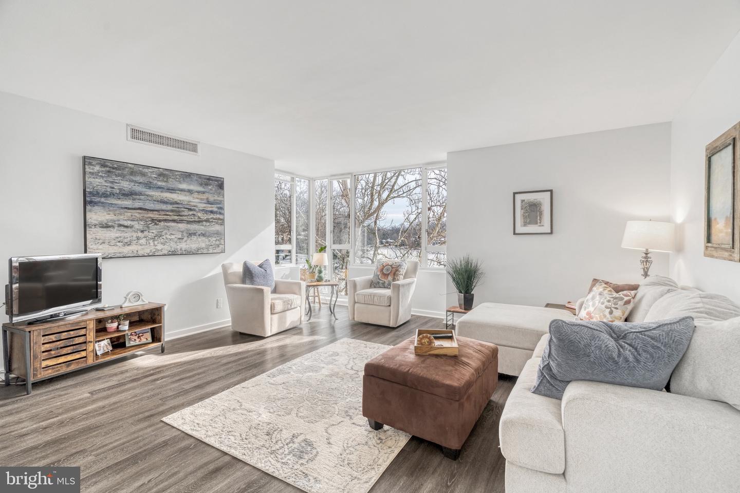 11400 Washington Plz W #303
