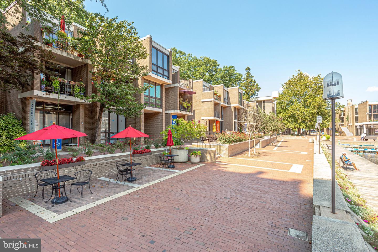 11428 Washington Plz W #11428