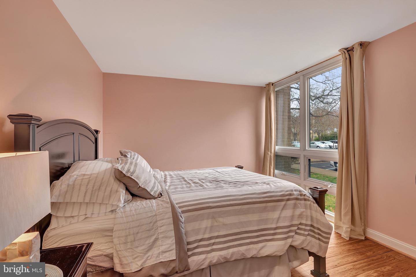 11428 Washington Plz W #11428
