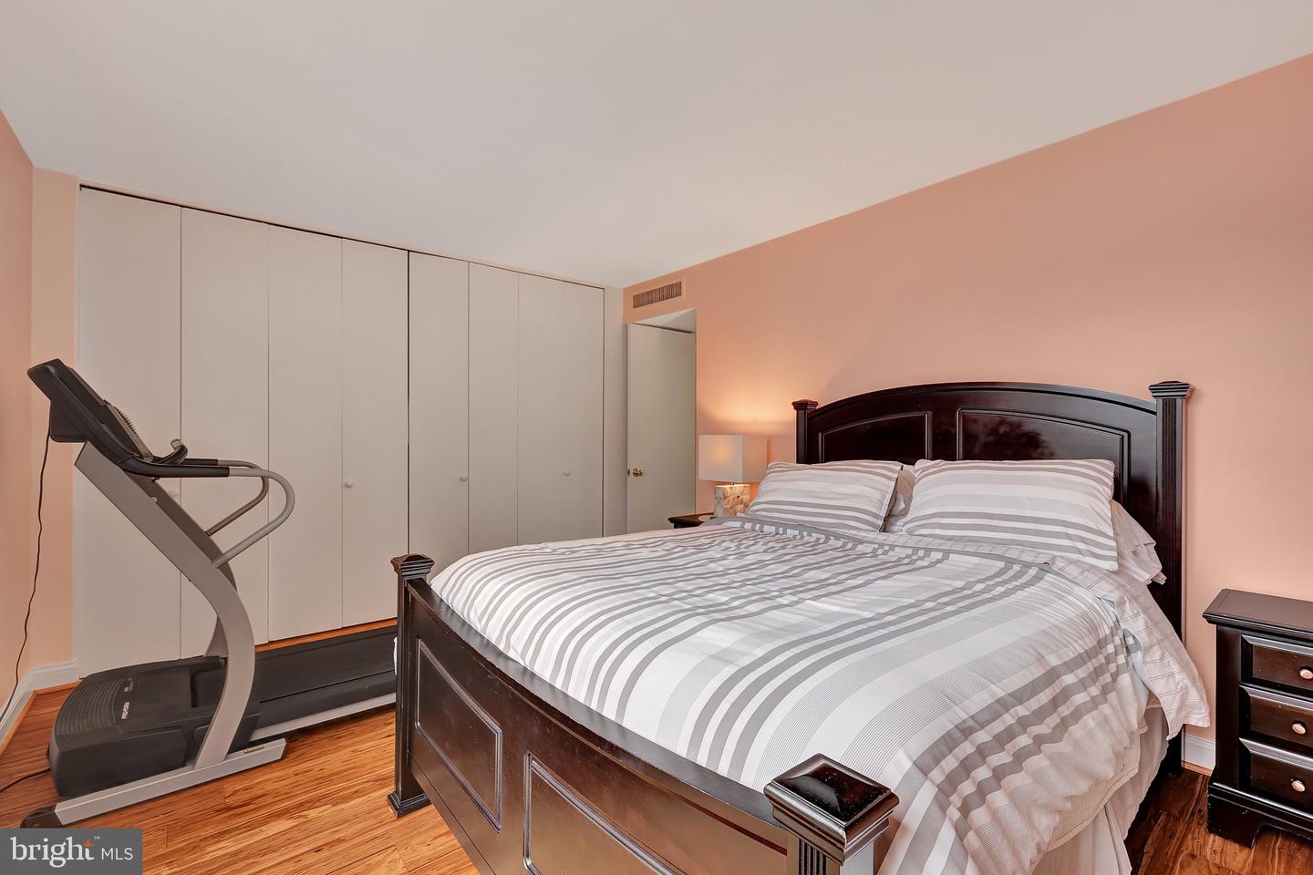 11428 Washington Plz W #11428