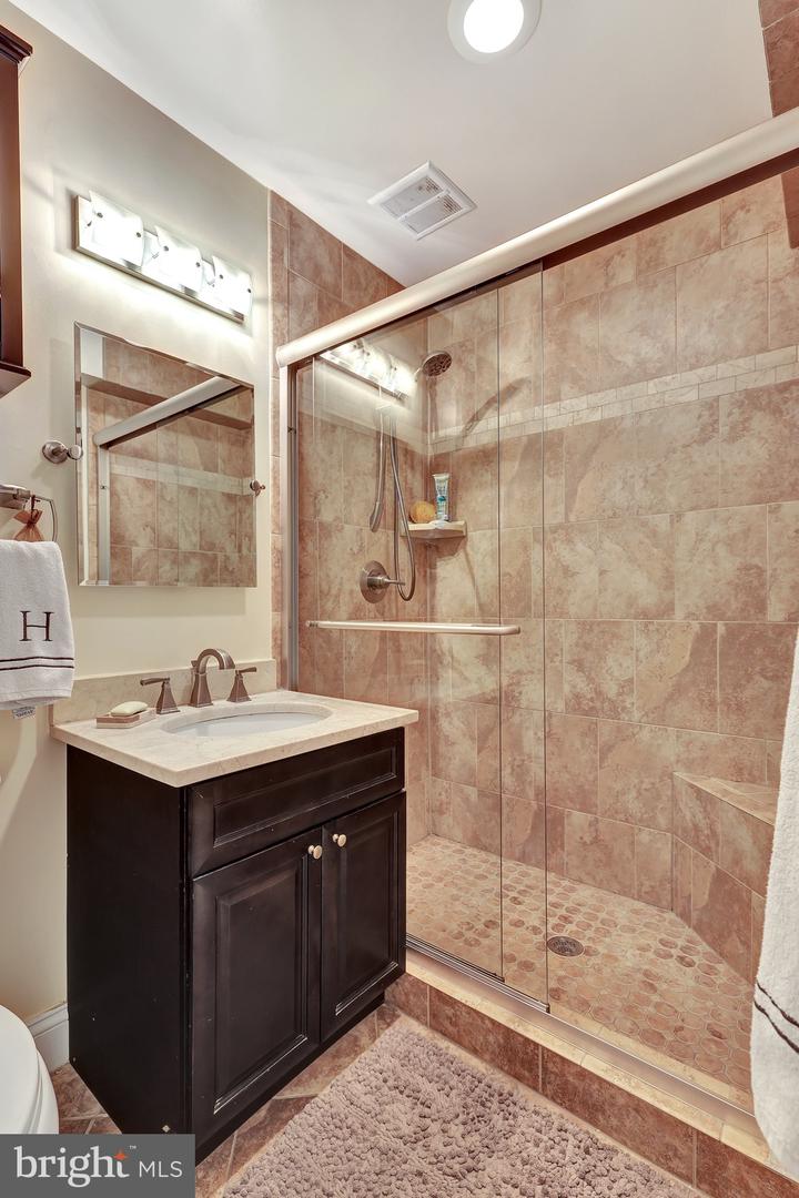 11428 Washington Plz W #11428