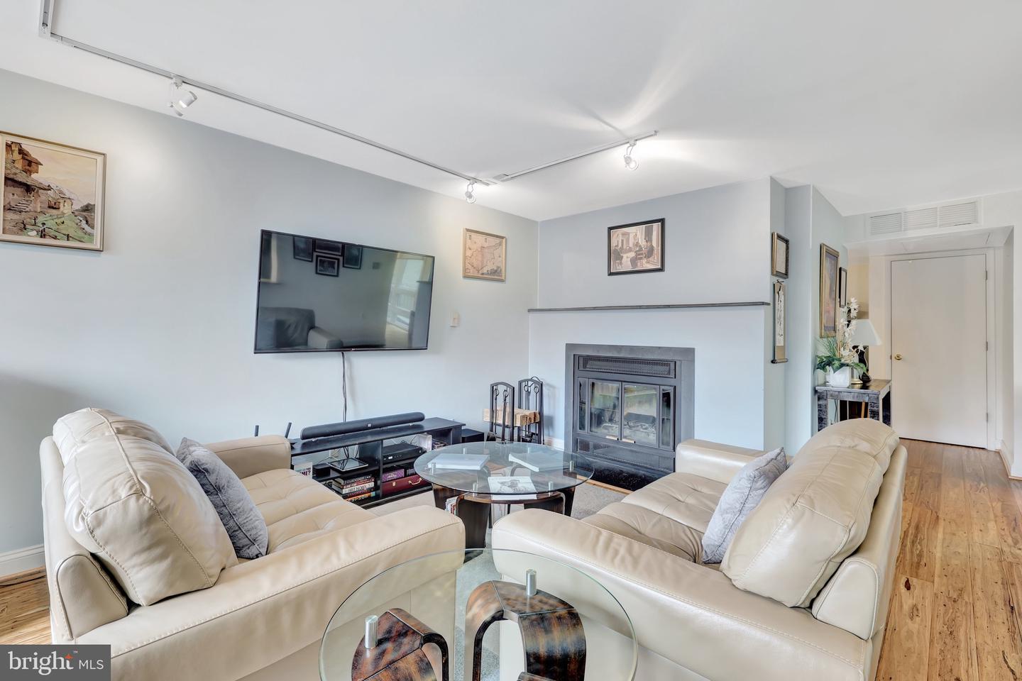 11428 Washington Plz W #11428