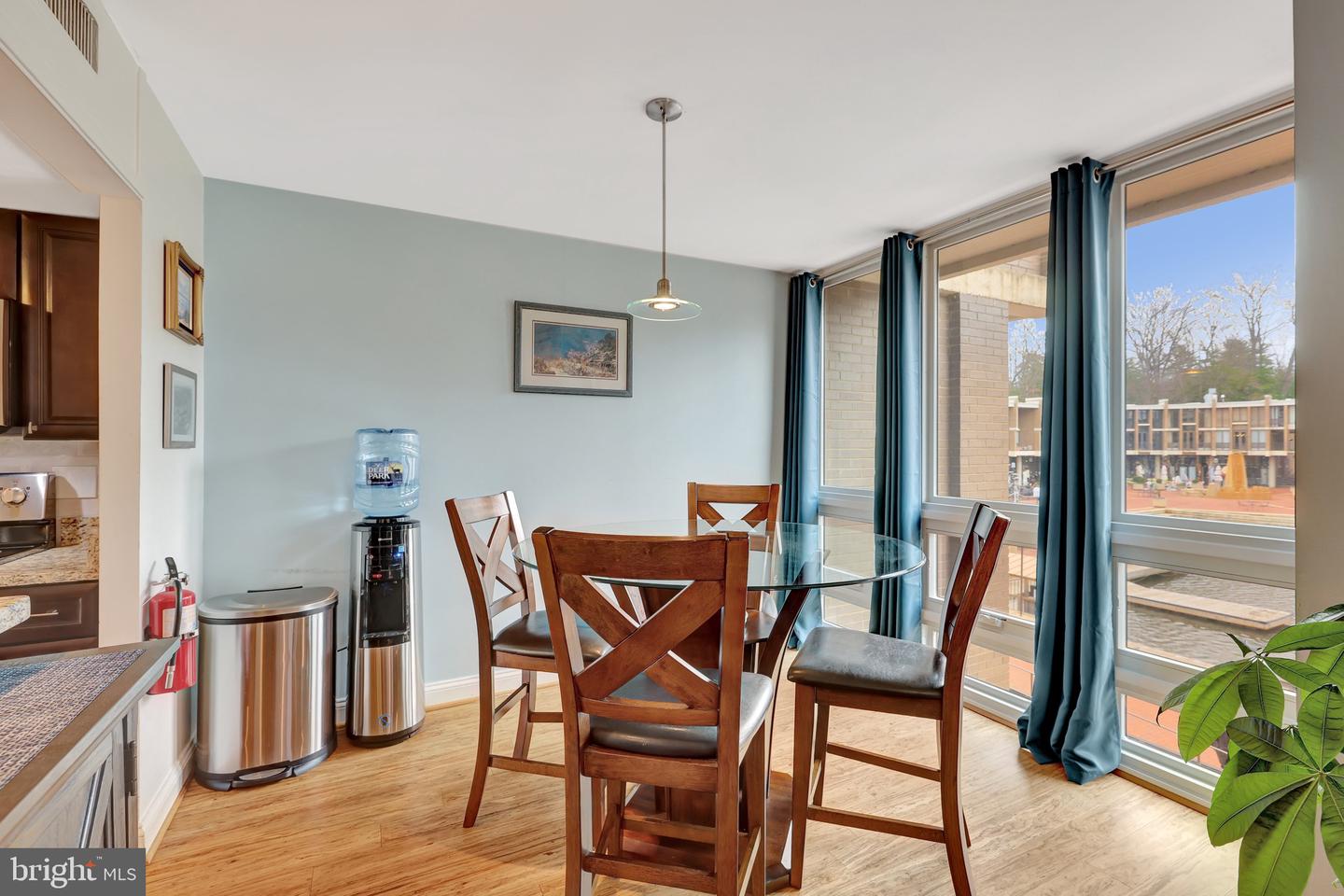 11428 Washington Plz W #11428