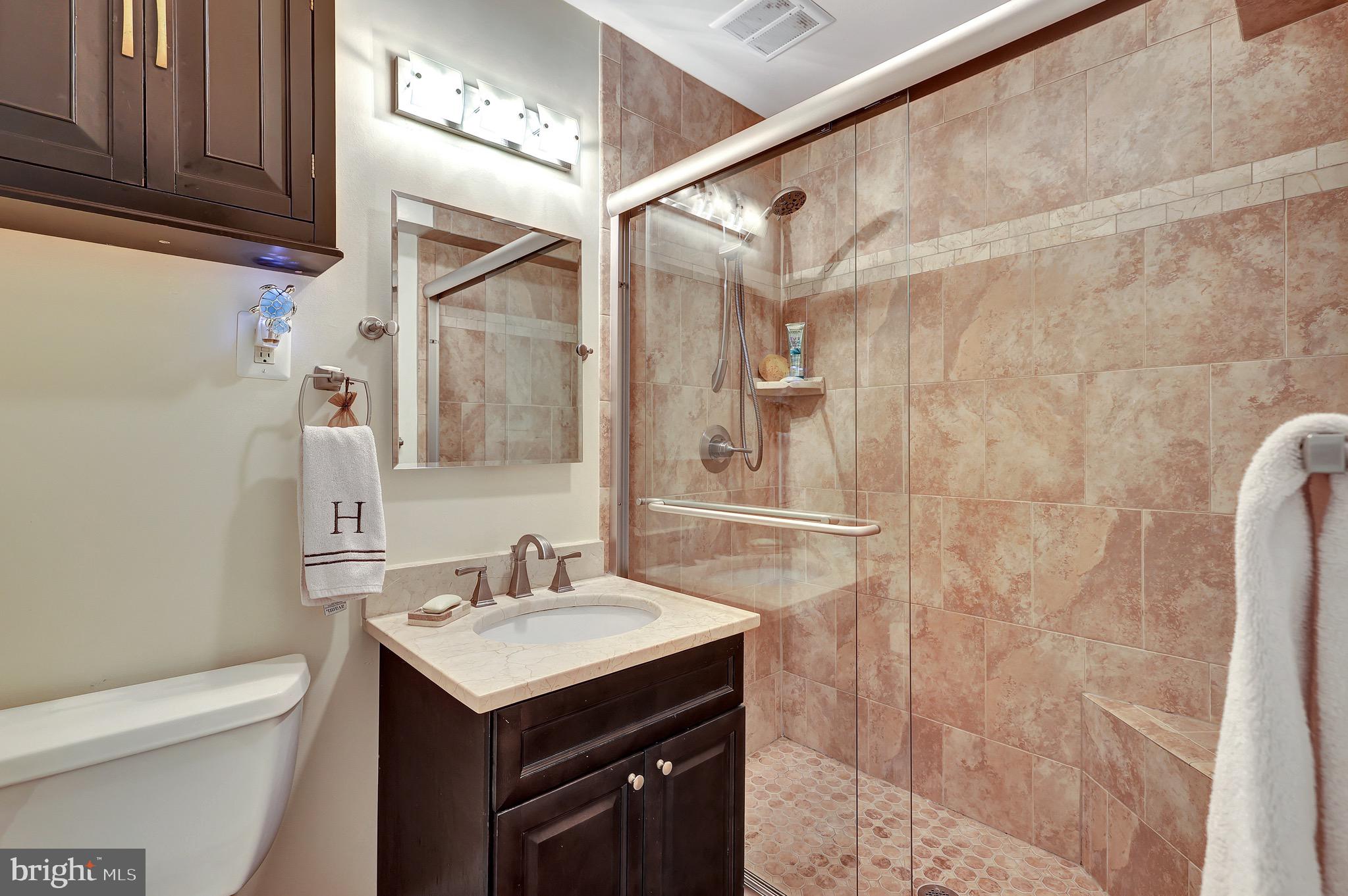 11428 Washington Plz W #11428