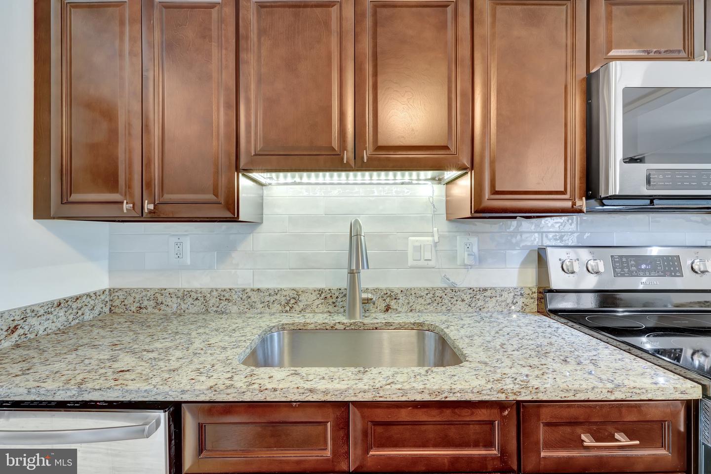11428 Washington Plz W #11428