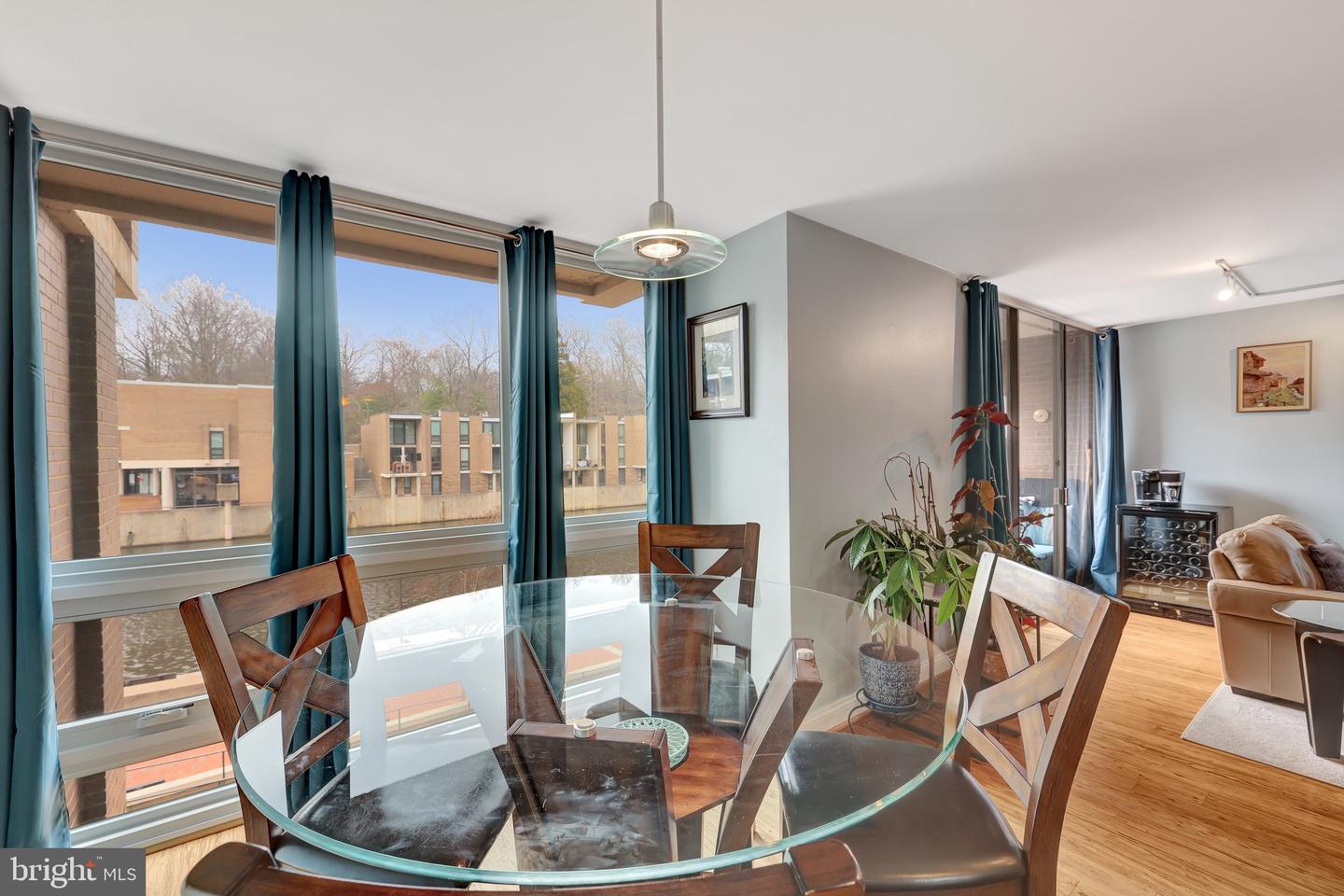 11428 Washington Plz W #11428