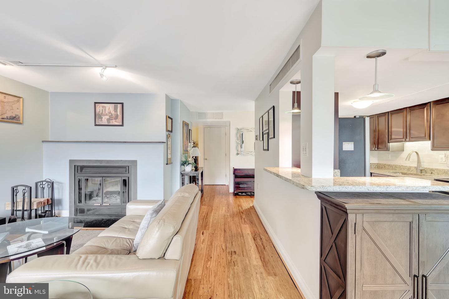11428 Washington Plz W #11428