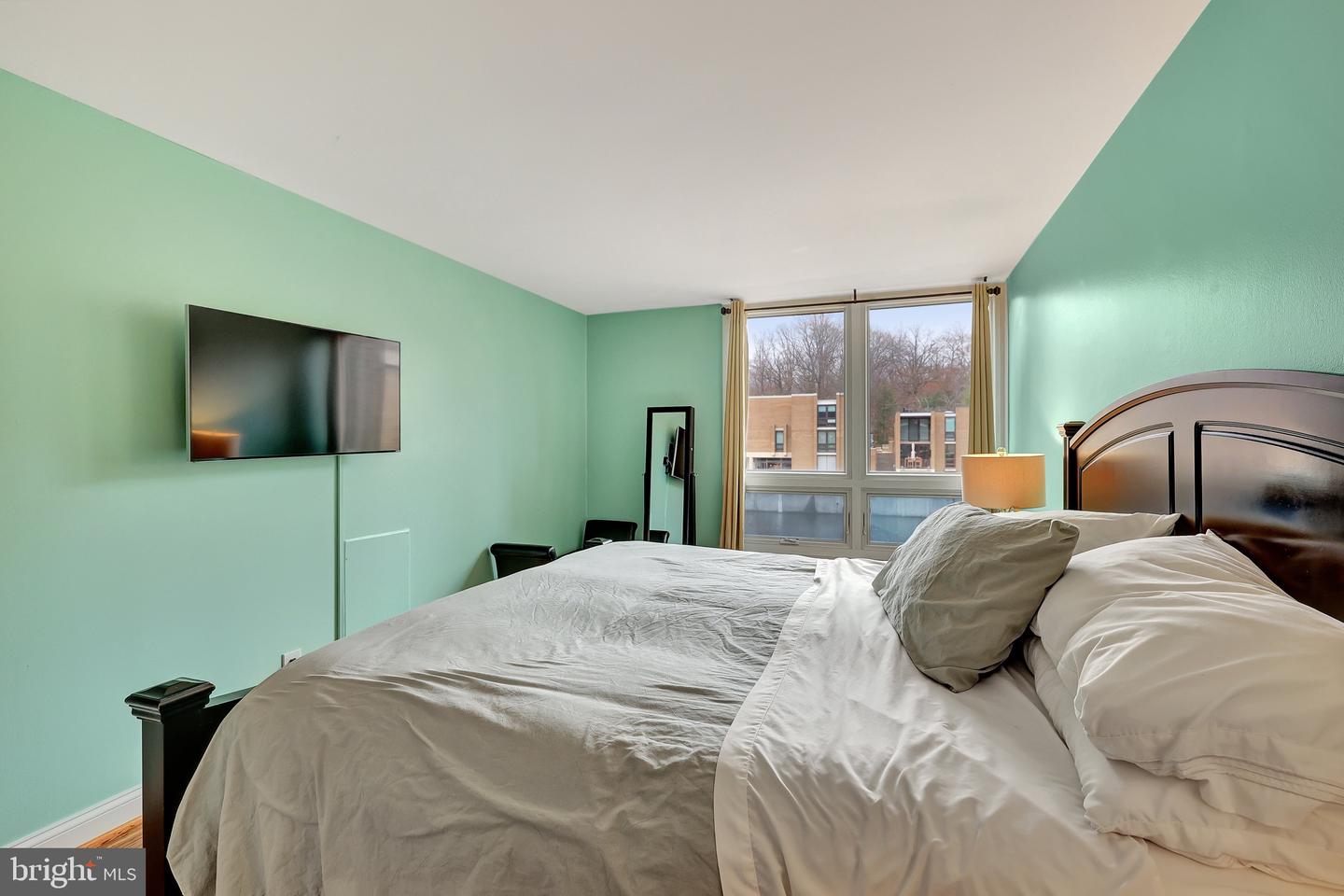 11428 Washington Plz W #11428