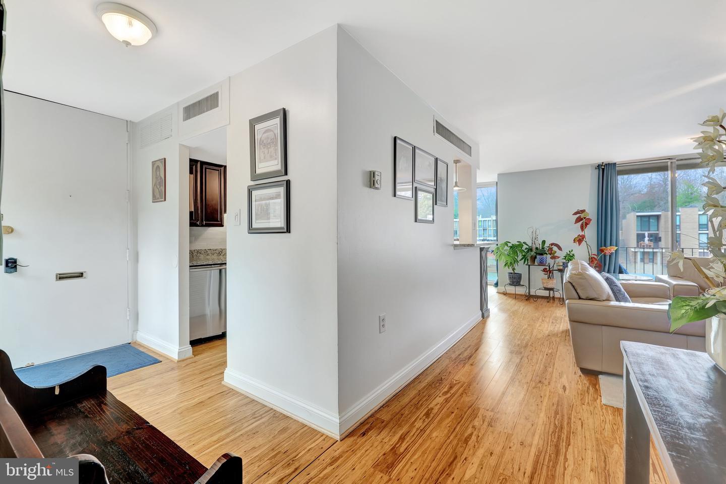 11428 Washington Plz W #11428