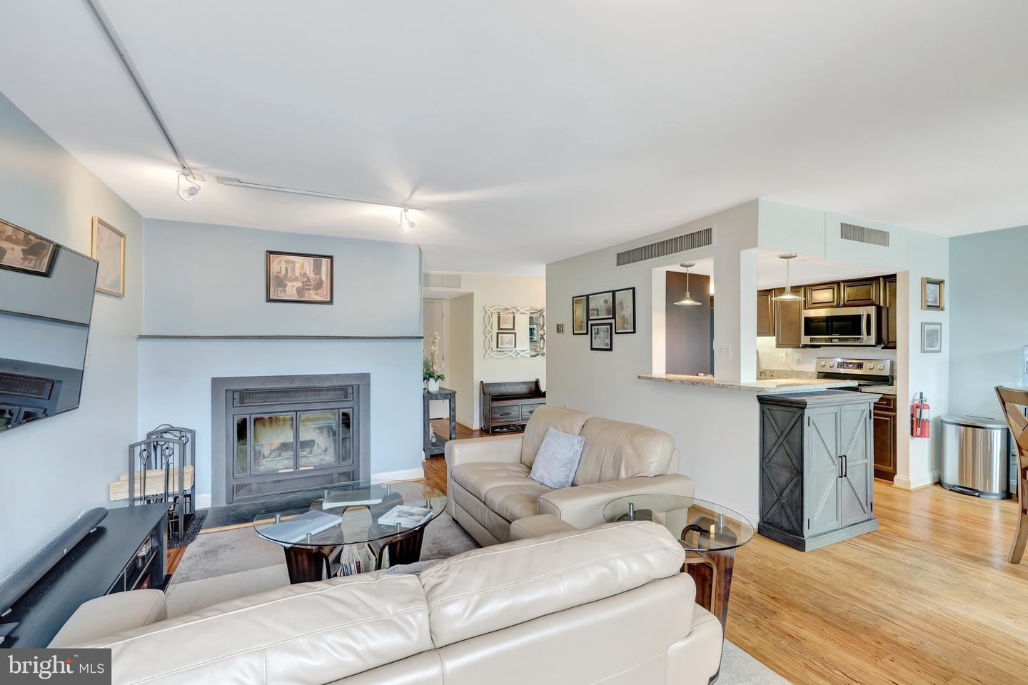 11428 Washington Plz W #11428