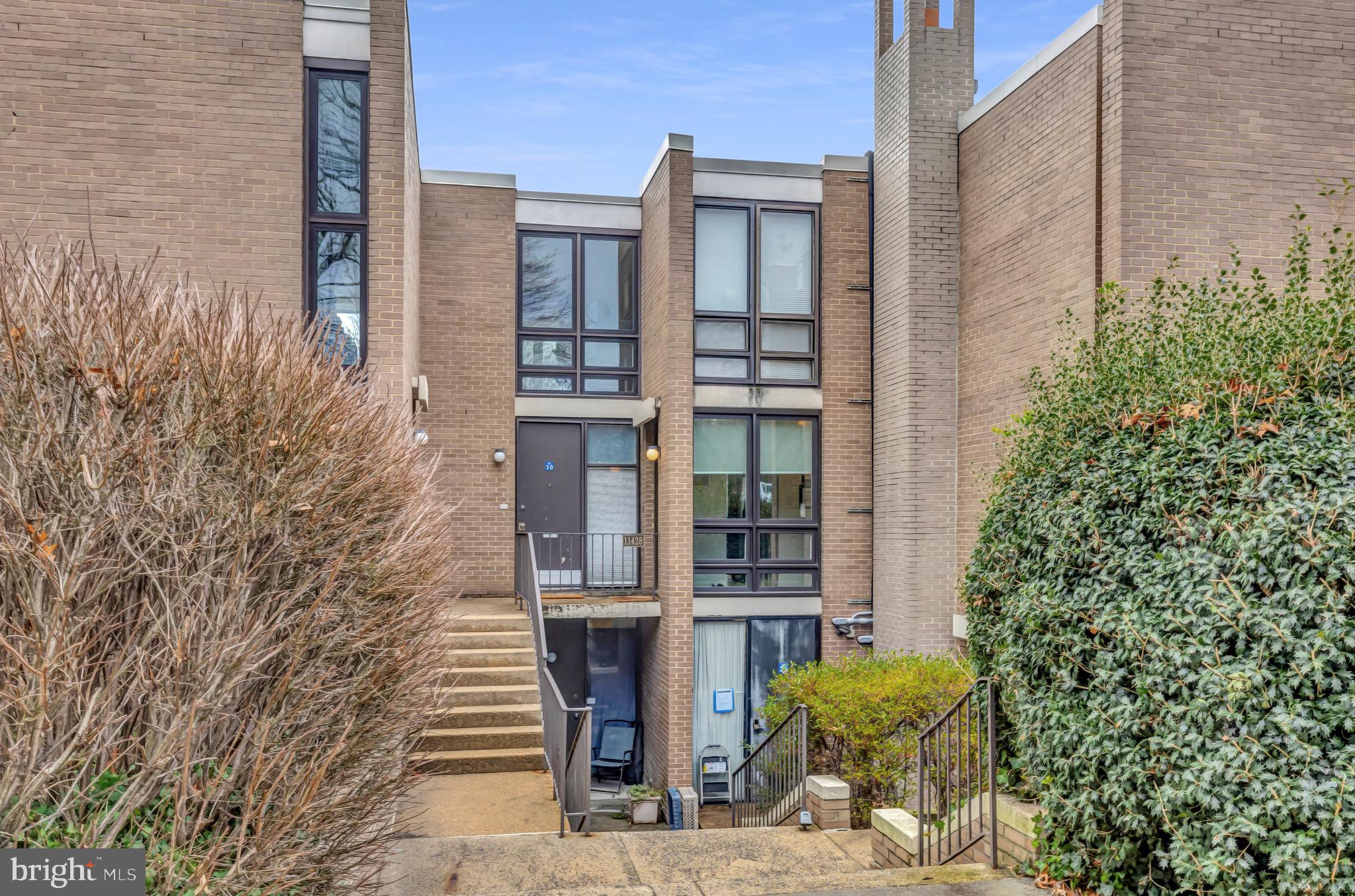 11428 Washington Plz W #11428
