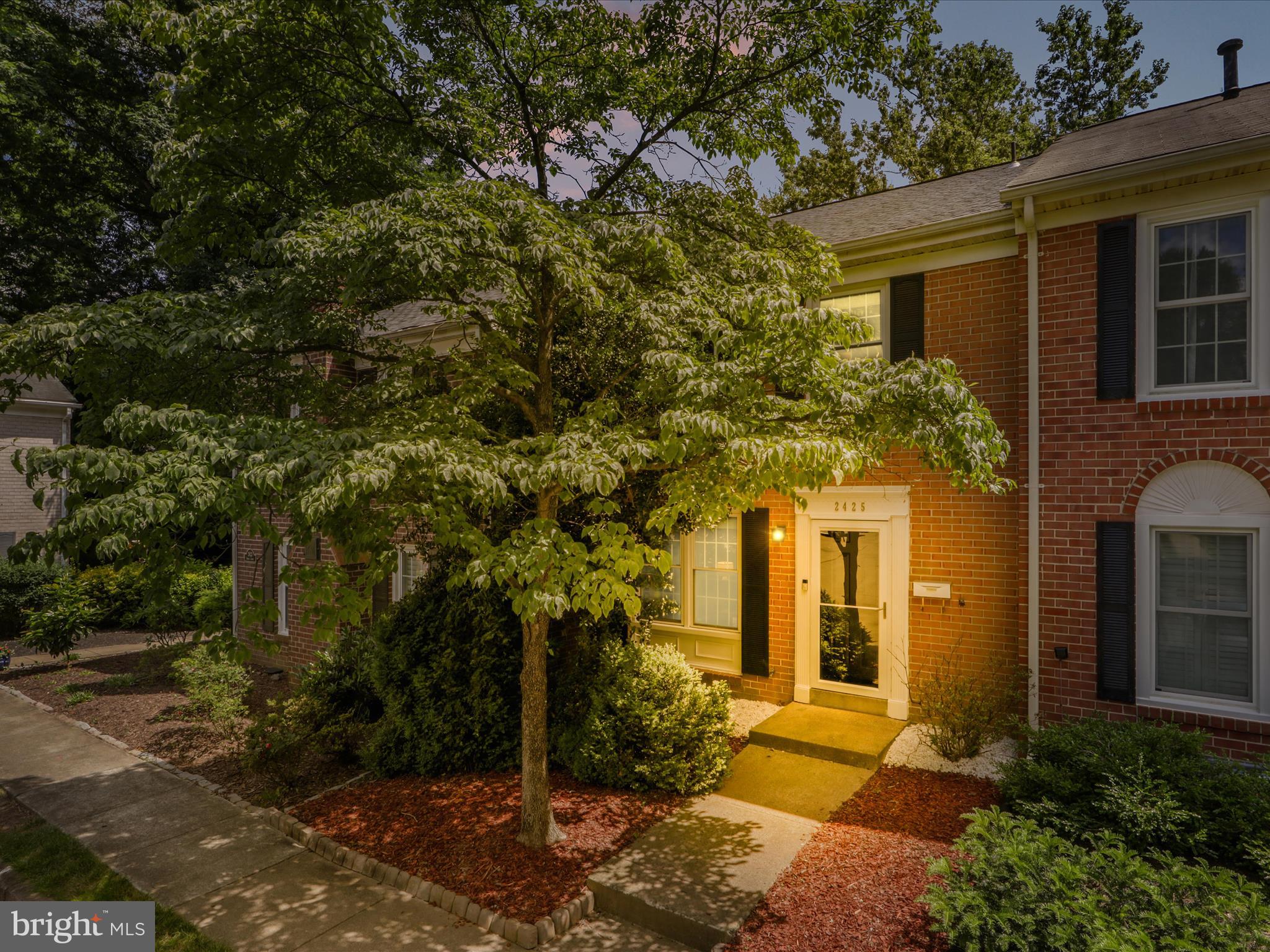 2425 Ansdel Ct
