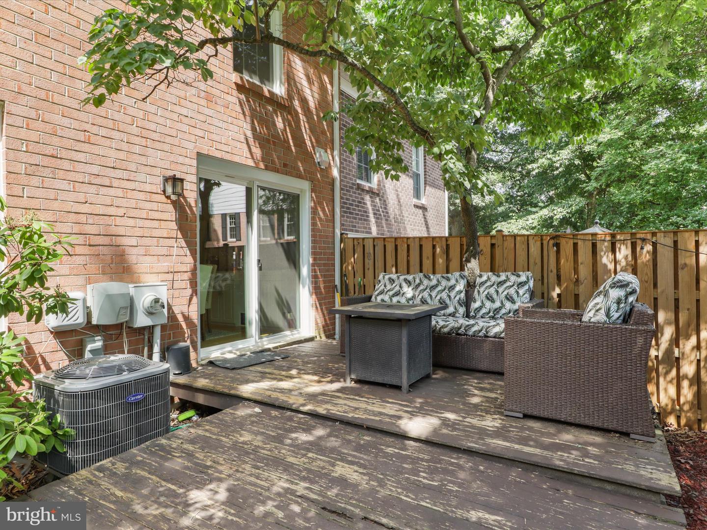 2425 Ansdel Ct