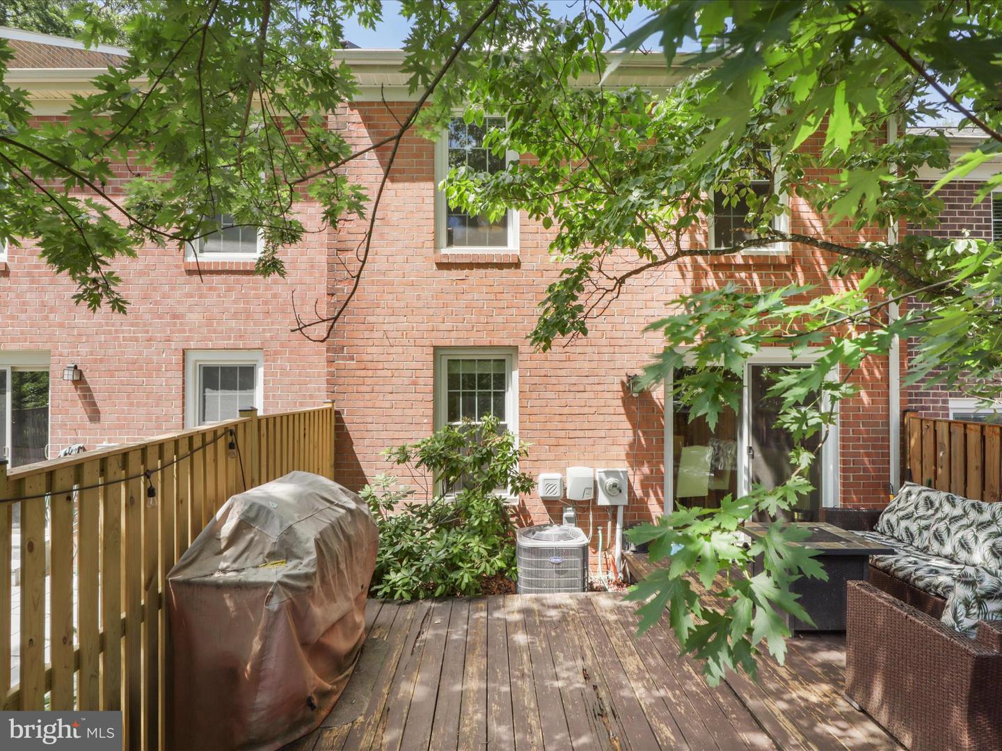 2425 Ansdel Ct