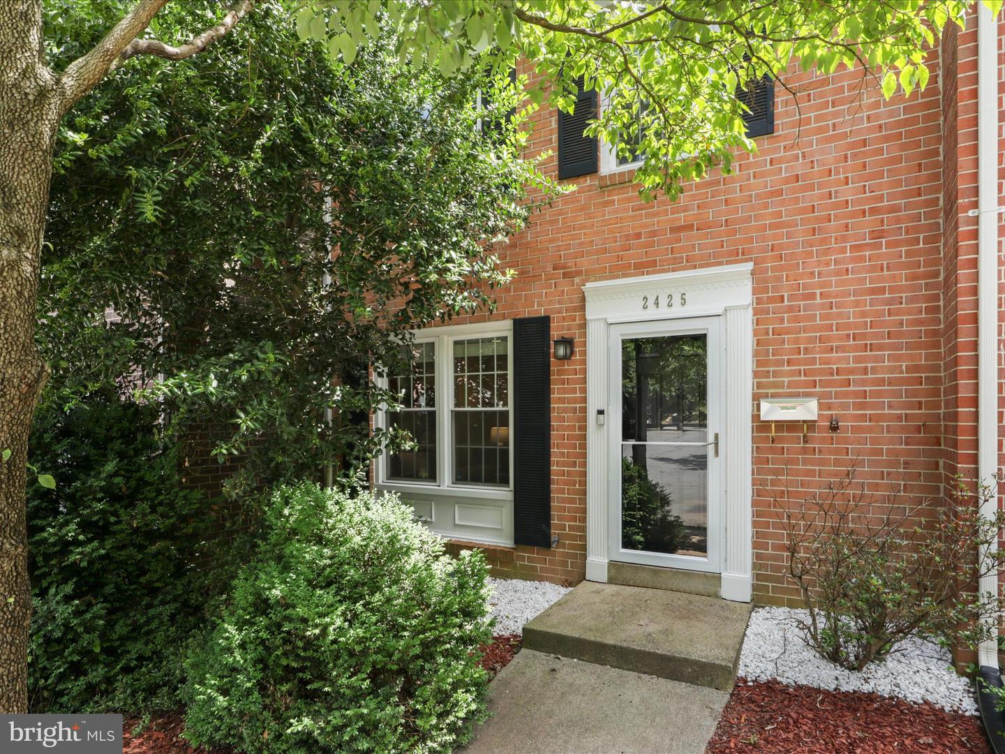 2425 Ansdel Ct