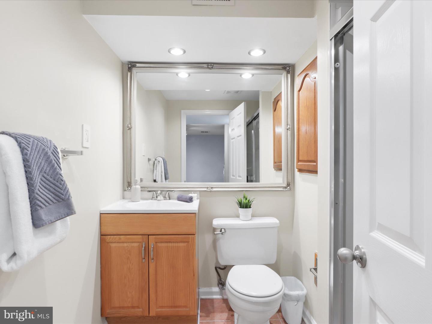 2425 Ansdel Ct