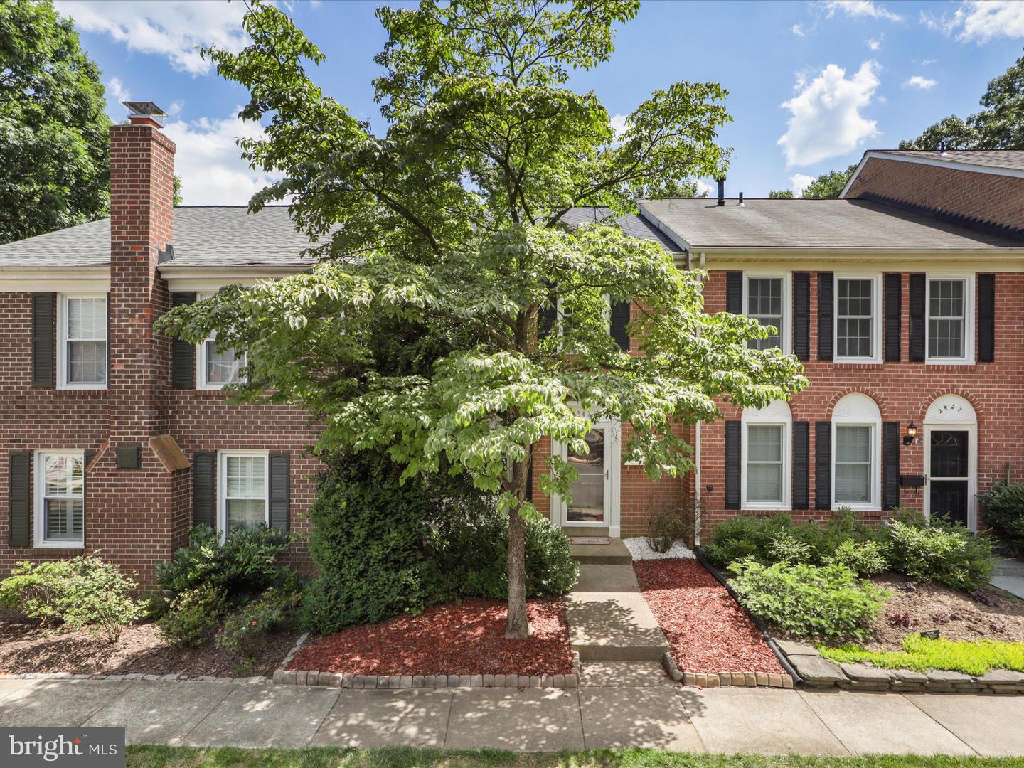 2425 Ansdel Ct